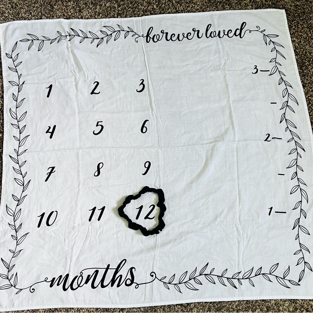 Baby Milestone Blanket with Leaf Design